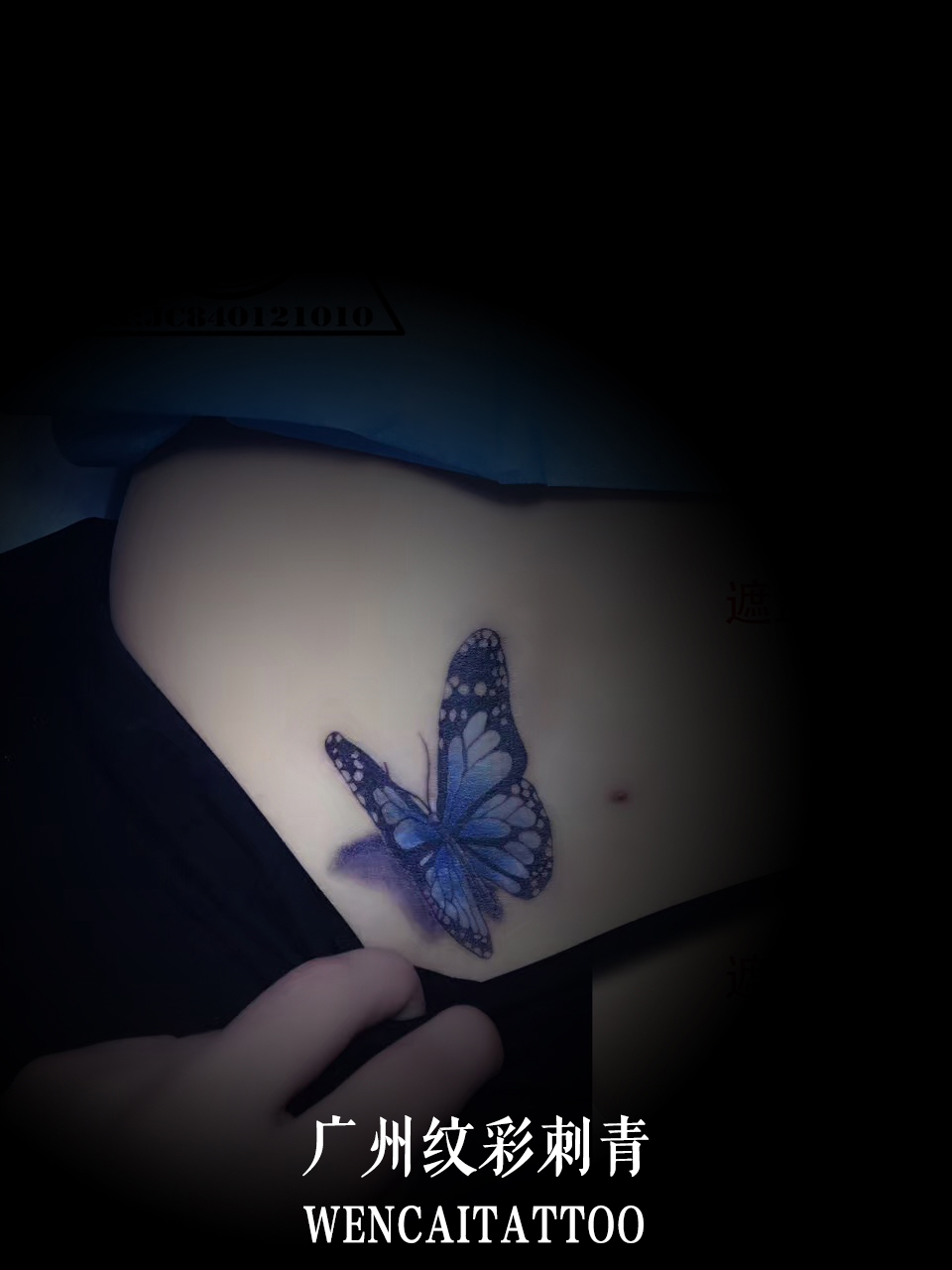 金小姐腰部遮盖小胎记的蝴蝶纹身图案