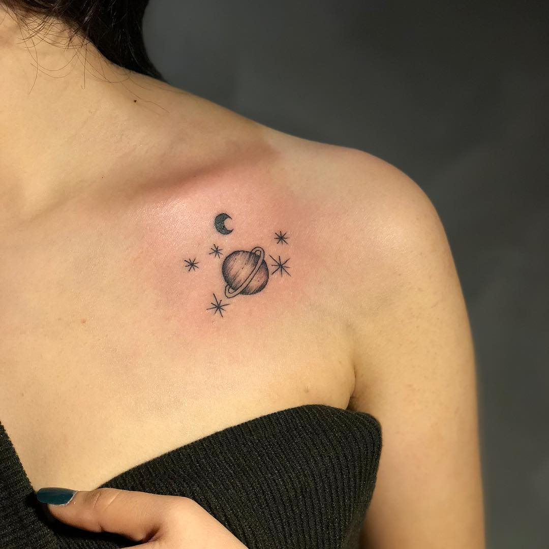 做美体师的欧小姐锁骨星球纹身图案