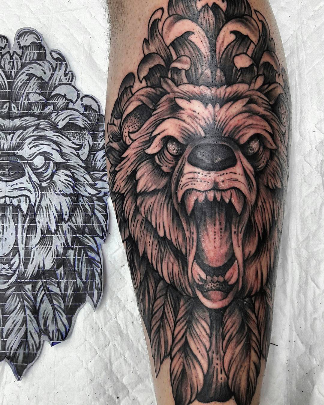 小腿写实狮子纹身图案